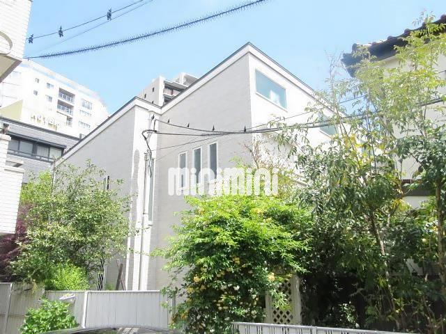 建物外観　駅徒歩２分なのに閑静な住宅街に立地