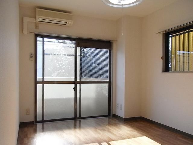 居室・リビング　★洋室6帖・角部屋2面採光★