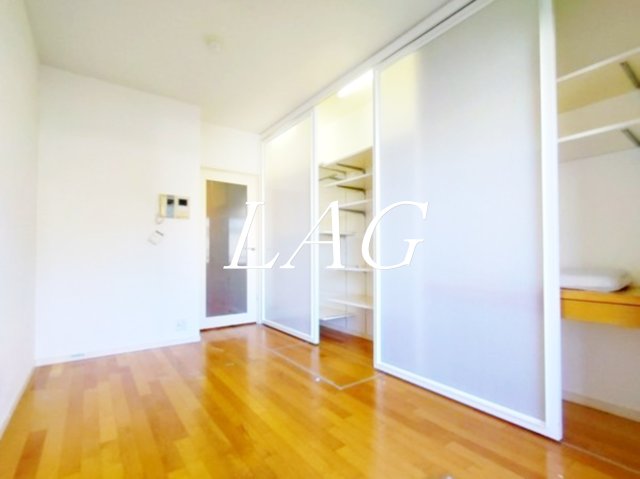 居室・リビング　洋室のお部屋（同仕様）です。