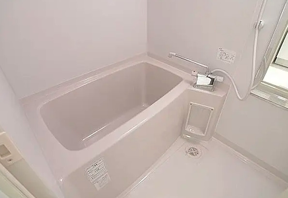 バス・シャワールーム　落ち着いた空間のお風呂です