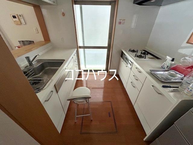 キッチン　大きなキッチンです。