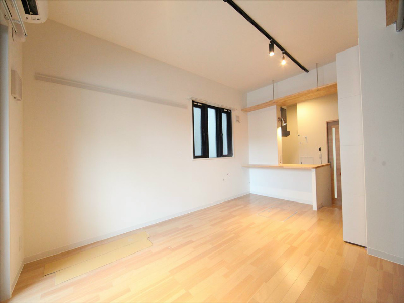 その他部屋・スペース　洋室7.8帖　2面採光　スポットライト付き