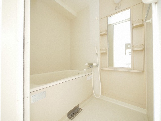 バス・シャワールーム　コンパクトで使いやすいお風呂です