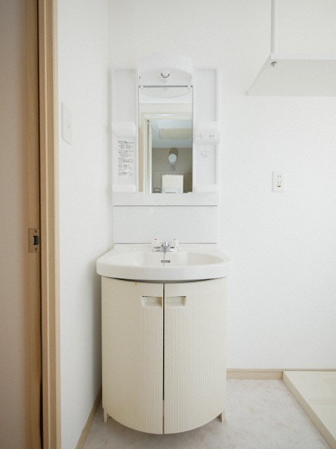 洗面設備　独立洗面台です