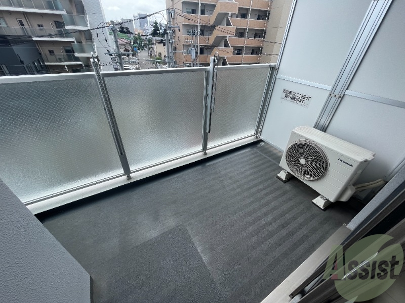 バルコニー　お天気のいい日はバルコニーで洗濯物も干せますよ。