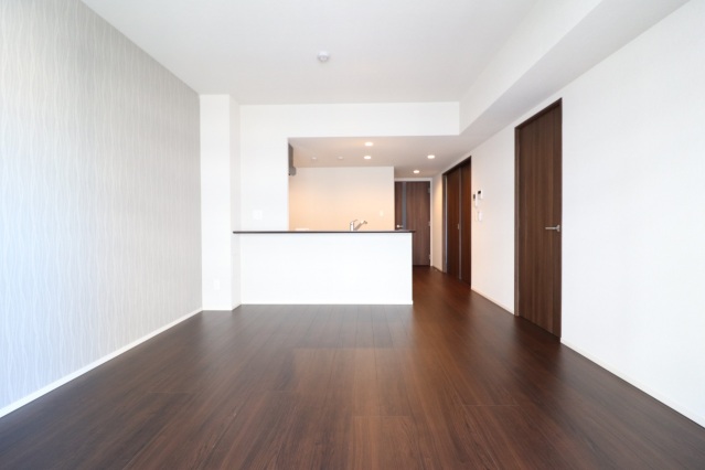 居室・リビング　カウンターキッチンの広いリビングです