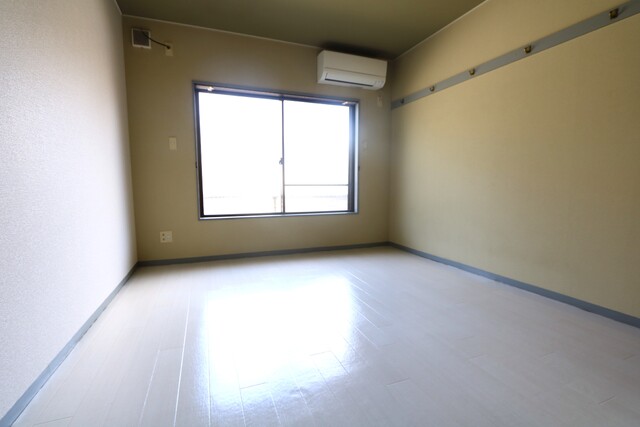 居室・リビング　☆東向きのお部屋☆