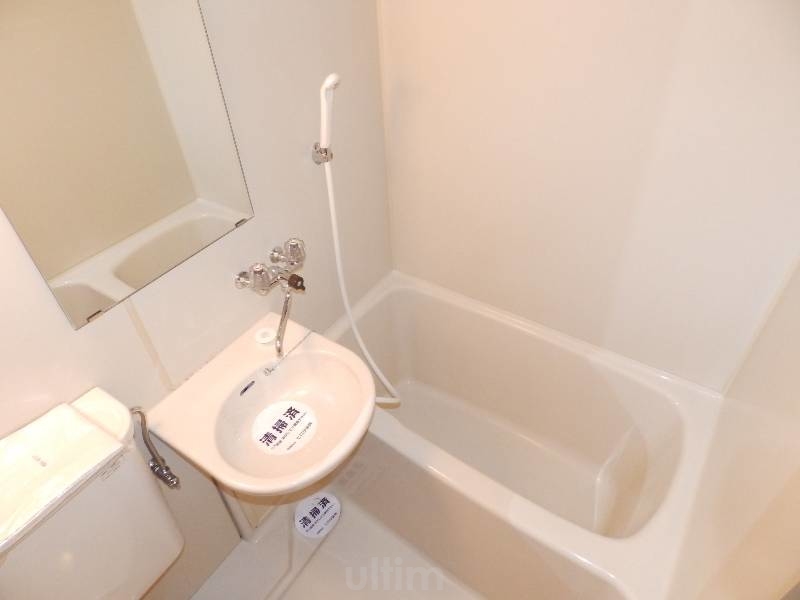 バス・シャワールーム　※同タイプの他のお部屋です