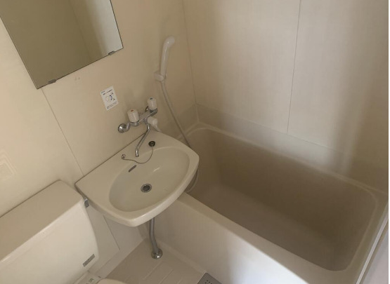 バス・シャワールーム　落ち着いた空間のお風呂です