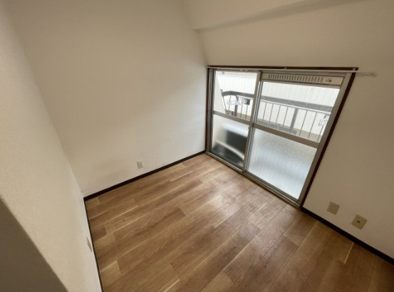 居室・リビング　同マンションの別のお部屋の写真です。