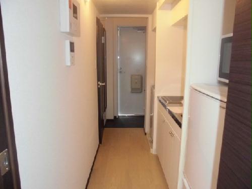 玄関　〈ご入居をお待ちいたしております〉