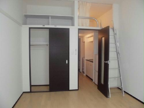 居室・リビング　〈大容量収納できるクローゼット〉