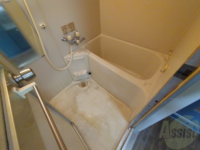 バス・シャワールーム　ユニットバスです。疲れを癒すのに欠かせませんね！