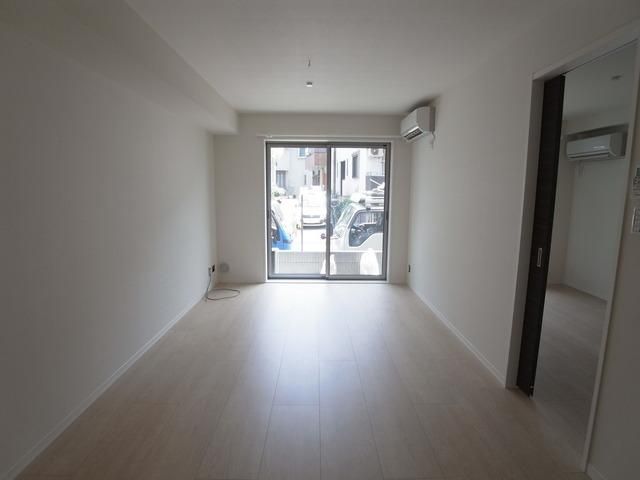 居室・リビング　★12.8帖の洋室★