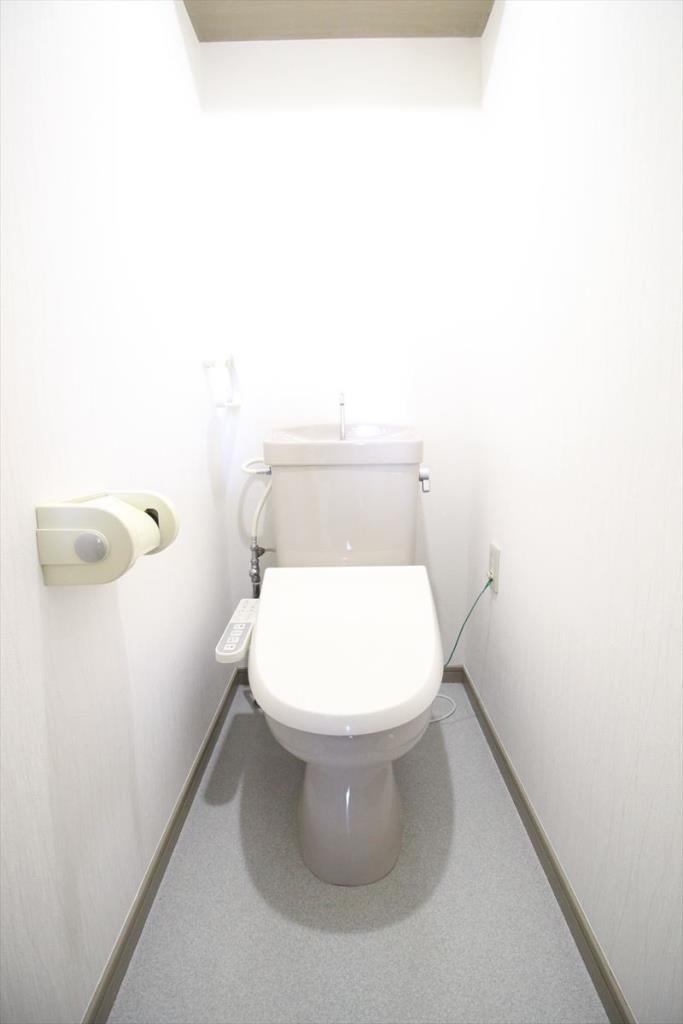 トイレ　温水洗浄便座
