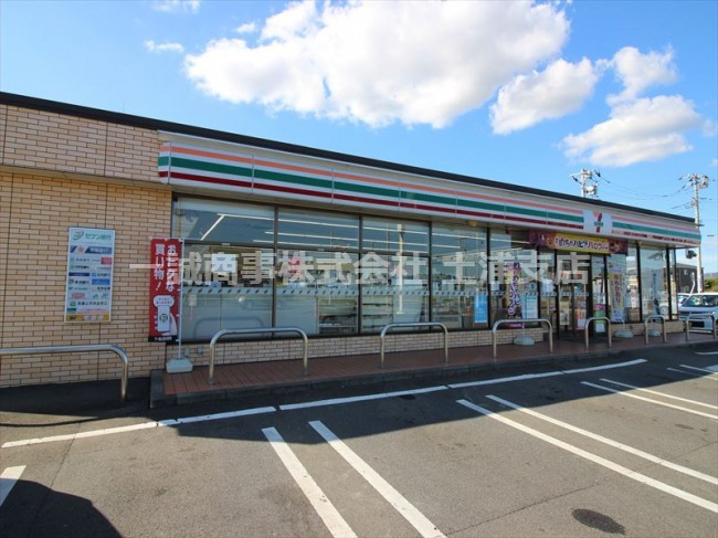 コンビニ　セブンイレブン 土浦田中2丁目店（コンビニ）まで832m