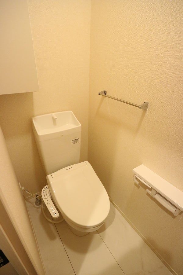 トイレ　温水洗浄便座