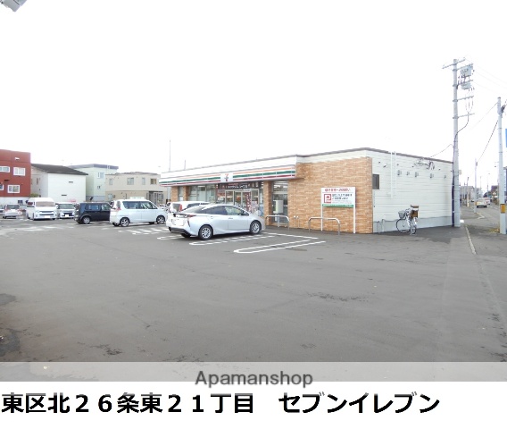 コンビニ　セブンイレブン（コンビニ）まで683m