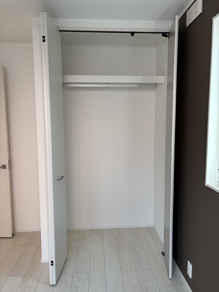 収納　奥行ワイド　クローゼット