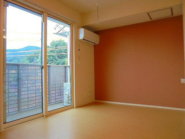 居室・リビング　写真は202号室です（参考）