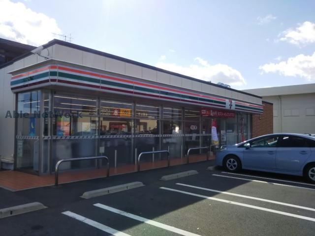 コンビニ　セブンイレブン鈴鹿磯山3丁目店（コンビニ）まで795m