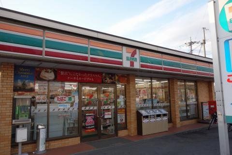 コンビニ　セブンイレブン白岡西7丁目店（コンビニ）まで400m