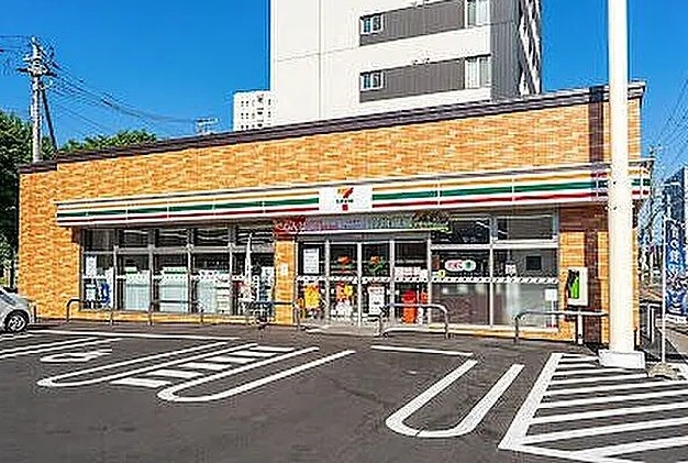 コンビニ　セブンイレブン札幌南平岸店（コンビニ）まで158m