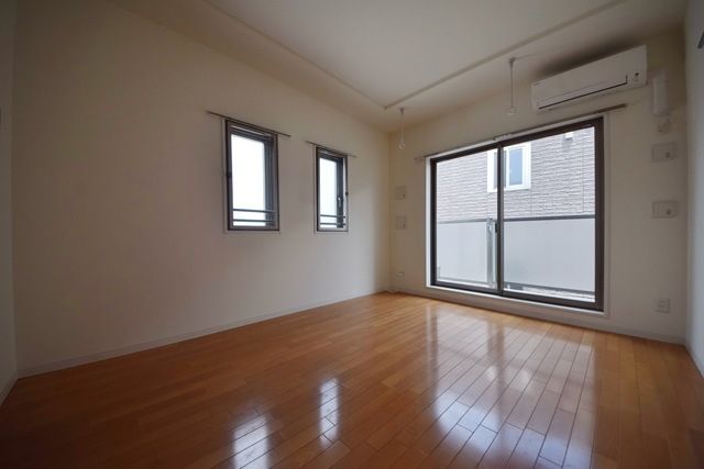 居室・リビング　★二面採光のお部屋です★