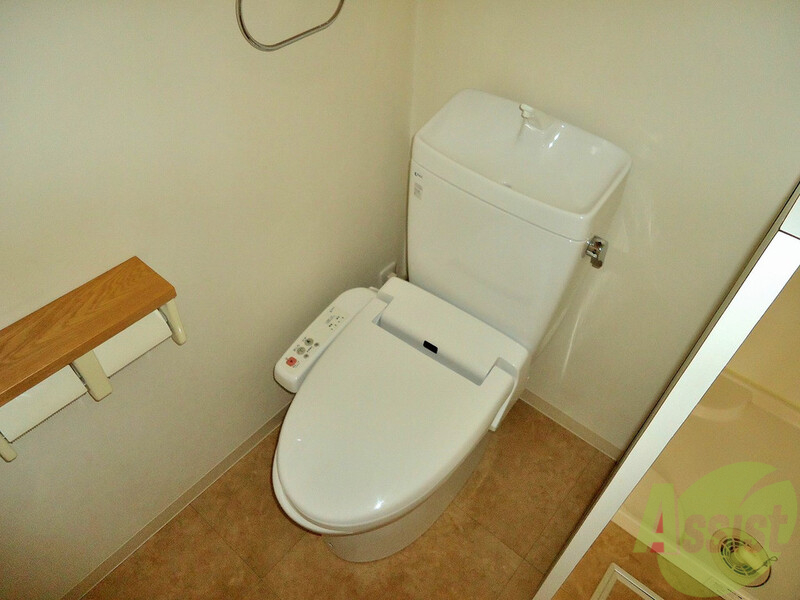 トイレ　必ず使うもう一つの最小個室もお洒落に