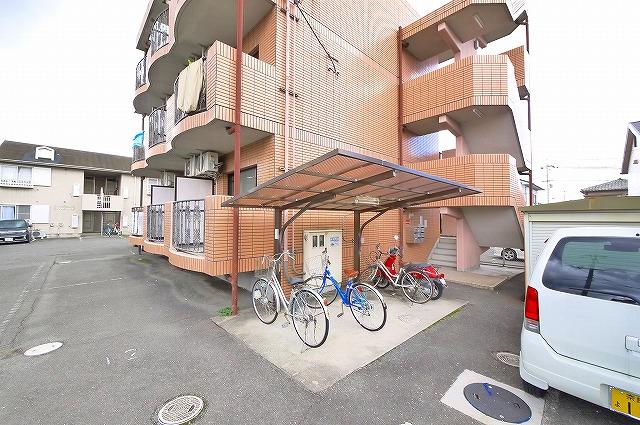 その他共有部分　屋根付きの駐輪場完備です