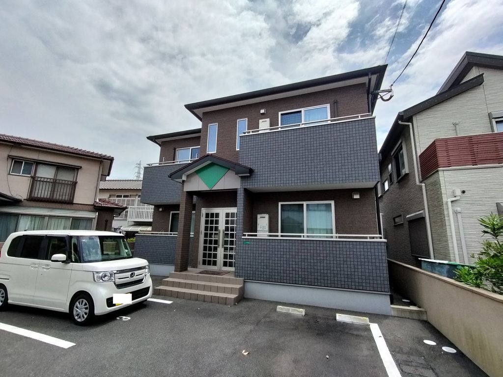 建物外観　駐車場