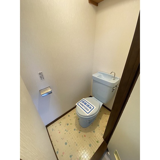 トイレ　写真は同型タイプ