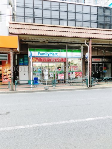 コンビニ　ファミリーマート方南町駅前店（コンビニ）まで583m