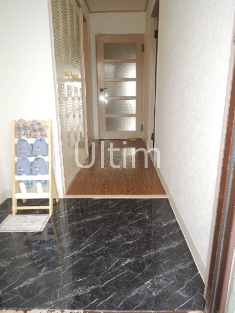 玄関　別部屋のお写真です。ご参考までに！