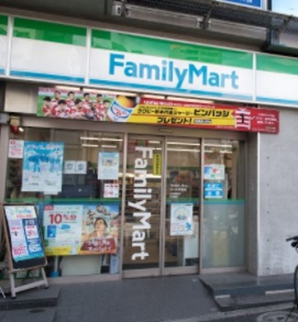 コンビニ　ファミリーマート代々木駅前店（コンビニ）まで345m