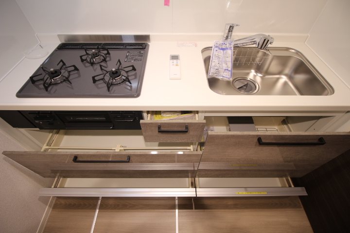 キッチン　自炊に最適、3口グリル付！