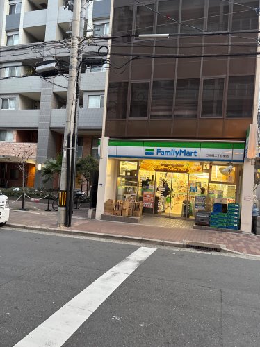 コンビニ　ファミリーマート 日本橋二丁目東店（コンビニ）まで726m