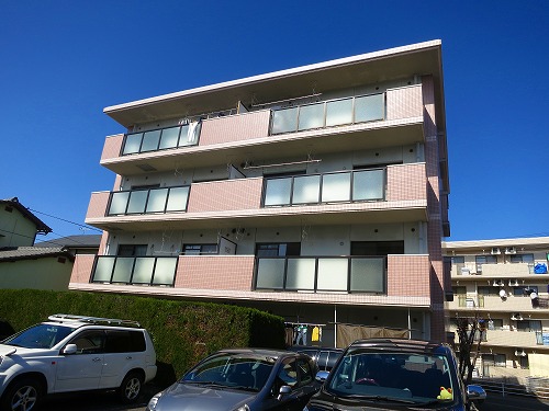 建物外観　８世帯のこじんまりしたマンションです。