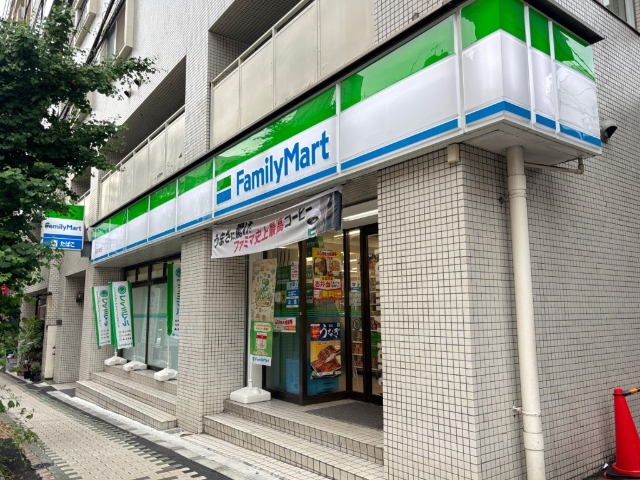 コンビニ　ファミリーマート新宿天神町店（コンビニ）まで275m