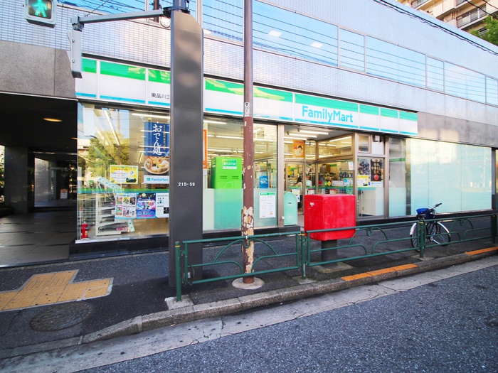 コンビニ　ファミリーマート（コンビニ）まで120m