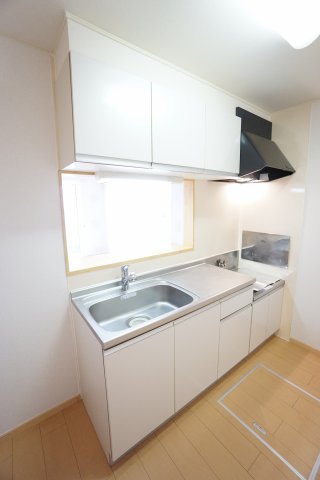 キッチン　※同物件・反転タイプの写真です。