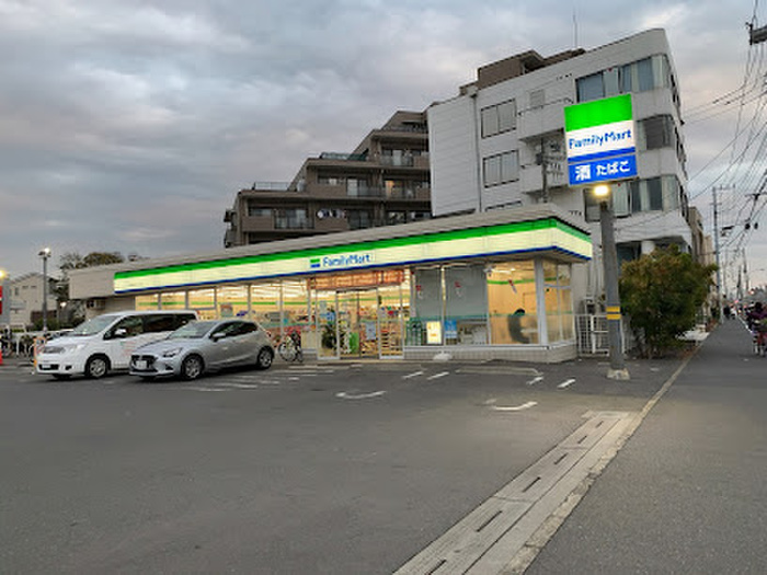 コンビニ　ファミリーマート 辻堂新町三丁目店（コンビニ）まで400m