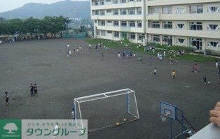 小学校　毛利台小学校（小学校）まで747m