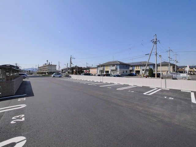 駐車場　駐車場に車を止められます