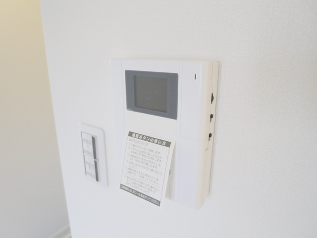 セキュリティ　テレビモニターつきのインターホンなので来客の際も安心です☆