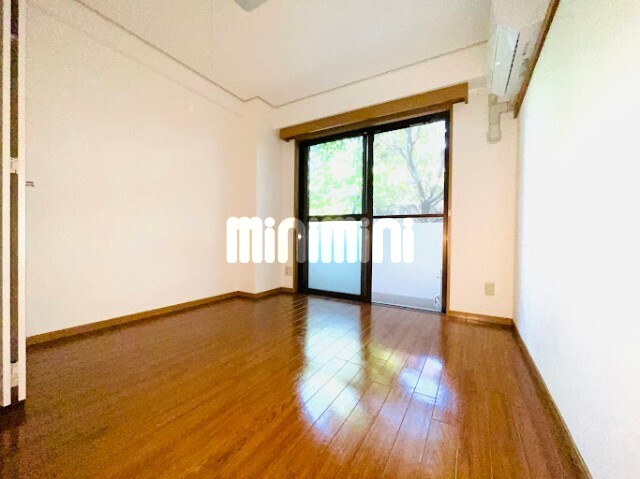 居室・リビング　キッチンから見たお部屋です。