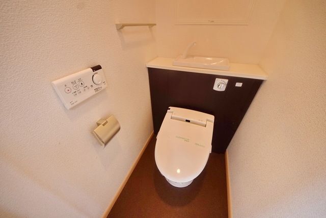 トイレ　★温水洗浄暖房便座付きのトイレです★