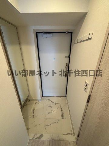 玄関　コンフォリア竹ノ塚イースト