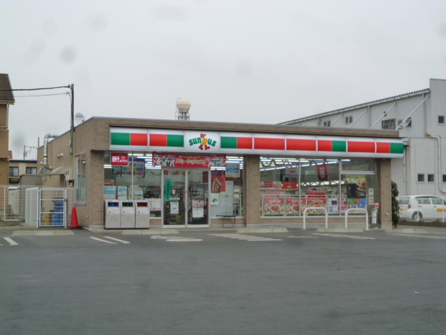 コンビニ　サンクス 厚木妻田北店（コンビニ）まで556m