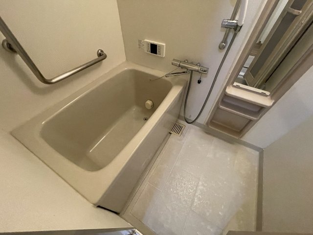 その他部屋・スペース　開放的な寝室です